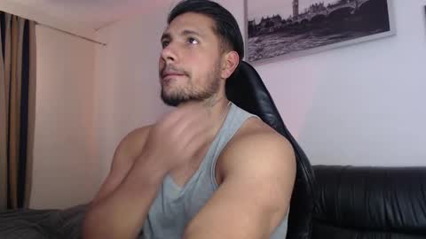 AARON online show from June 8, 8:32 pm
