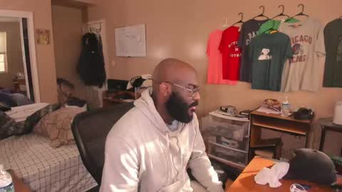 Snapshot of mrchuckdailyxxx chatting on October 21, 1:38 pm Chuck Daily online show from October 21, 1:38 pm