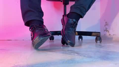 Mr Fox online show from December 20, 9:00 pm