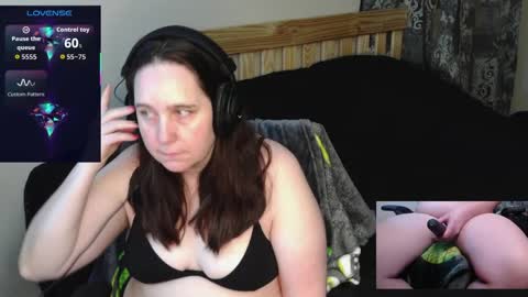 MsGamerGirl69 online show from April 3, 4:30 am