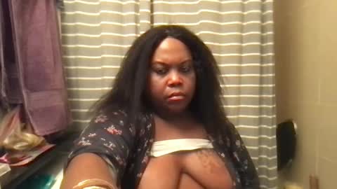 Snapshot of msjonemillion chatting on February 14, 6:02 am Chocolate Candy Stick online show from February 14, 6:02 am