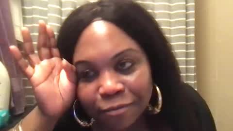 Snapshot of msjonemillion chatting on January 25, 11:11 pm Chocolate Candy Stick online show from January 25, 11:11 pm