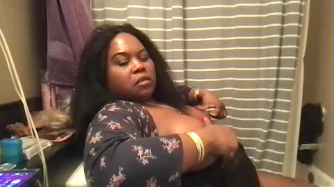 Snapshot of msjonemillion chatting on February 27, 2:46 am Chocolate Candy Stick online show from February 27, 2:46 am