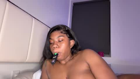 mskitty000 online show from February 28, 11:42 pm