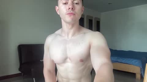 Snapshot of muscledoctor24 chatting on October 18, 5:00 am muscledoctor24 online show from October 18, 5:00 am