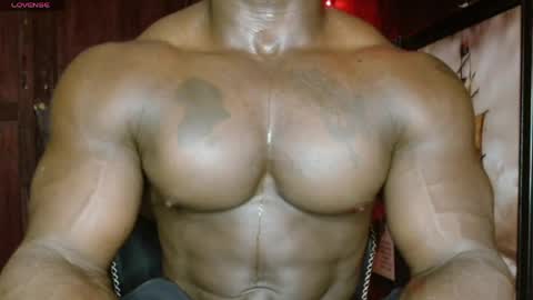 musclegod23 online show from May 21, 1:01 am