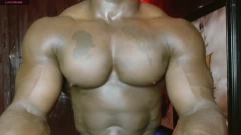 musclegod23 online show from April 22, 1:02 am