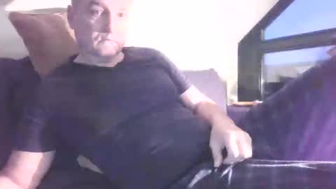 nobuddy online show from December 23, 6:41 am