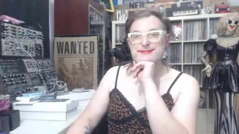 Muziknerd online show from May 17, 6:11 am