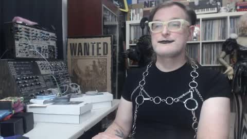 Muziknerd online show from May 16, 3:47 am