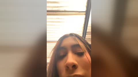 mxli_divine_ online show from May 17, 3:54 pm