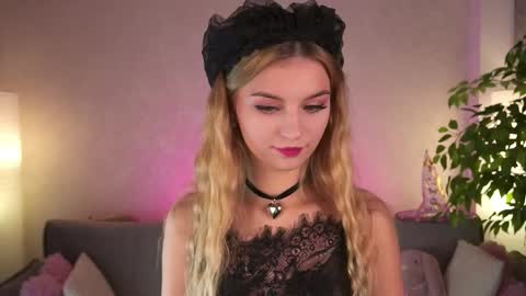 Polly online show from October 31, 3:23 pm