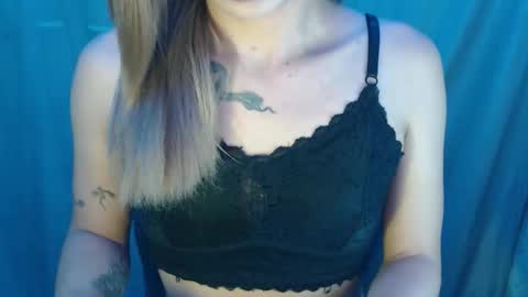 Snapshot of mysteryman_xxx chatting on September 10, 7:15 pm UR GIRL NEXTDOOR online show from September 10, 7:15 pm