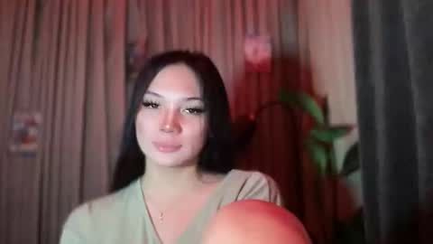 UR GIRL NEXTDOOR online show from March 16, 5:44 am