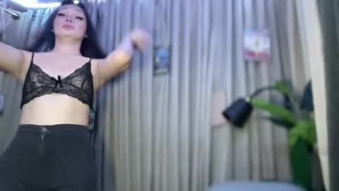 UR GIRL NEXTDOOR online show from February 16, 9:07 am