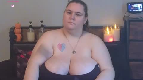 Mzjuicybootay online show from October 9, 8:25 pm