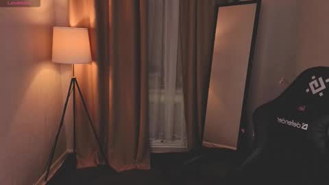 naavyy online show from November 27, 1:52 pm