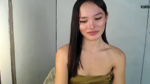 nadiestar online show from December 3, 1:03 am