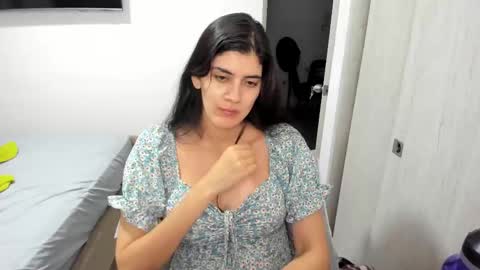 independent model online show from November 25, 7:29 am