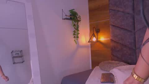  VICTORIA  online show from November 12, 8:00 pm