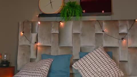  VICTORIA  online show from December 3, 8:20 pm