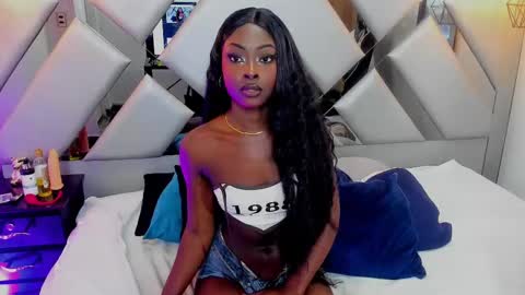 Nahomi  online show from February 28, 9:12 pm