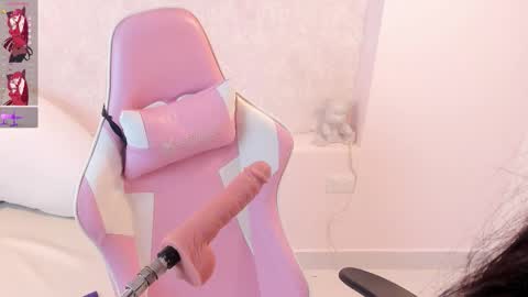 Nahomy Roberts online show from March 11, 11:57 am