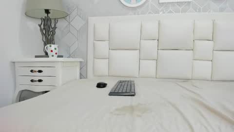 naia_cox online show from February 3, 6:40 am