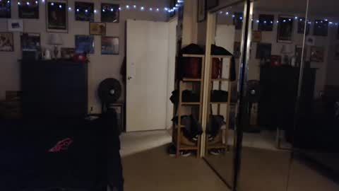 Snapshot of nakedmonkey chatting on December 11, 10:16 pm nakedmonkey online show from December 11, 10:16 pm