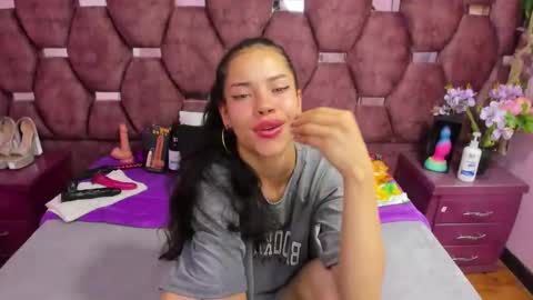 nanis james15 online show from May 22, 2:51 am