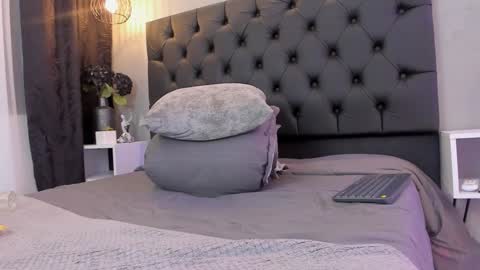 Naomi Blair online show from February 13, 8:06 am