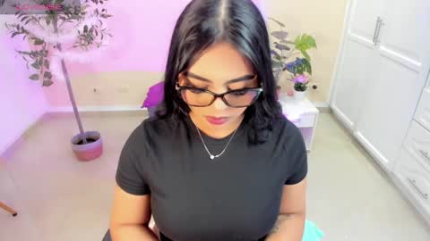 naomi_aniston online show from May 4, 3:18 pm