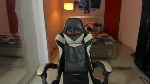 naomi_berckley online show from February 13, 1:19 am