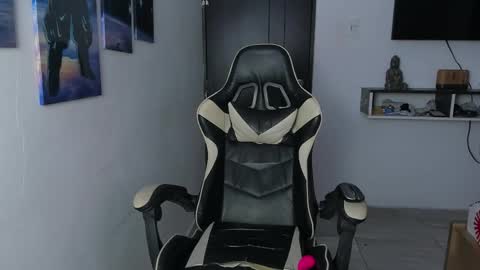 naomi_berckley online show from March 11, 7:33 am