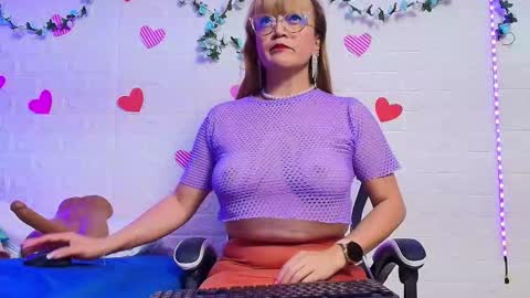 Snapshot of naomi_diamond_ chatting on October 1, 11:31 am Naomi online show from October 1, 11:31 am