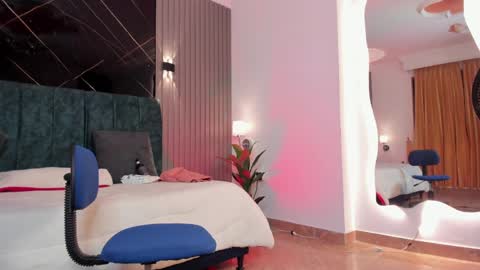 Naomi online show from April 11, 12:09 pm