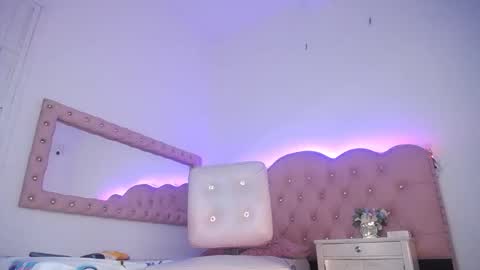 naomi_shayk online show from March 26, 8:36 pm
