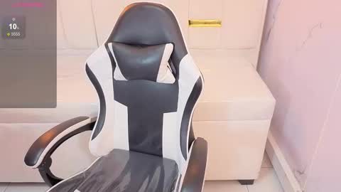 Naomi  online show from January 16, 12:47 pm