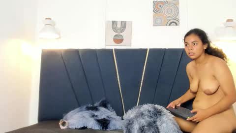 naomi_x0 online show from March 3, 2:13 pm