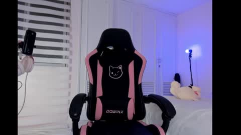 Snapshot of naomibrinks1 chatting on December 28, 6:06 am Heidy online show from December 28, 6:06 am