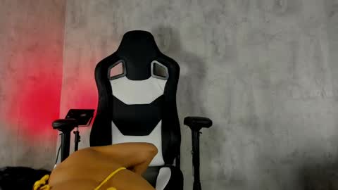 Heidy  online show from May 6, 5:46 am