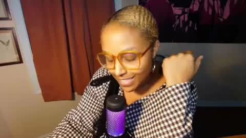 Naomigiirl6 online show from February 6, 1:43 pm
