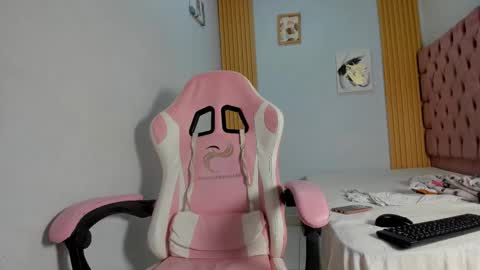 naomis_35 online show from October 21, 10:13 pm