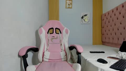 naomis_35 online show from October 28, 8:43 pm