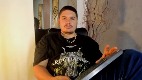 Snapshot of narciso_kh chatting on February 8, 1:22 pm deibyd online show from February 8, 1:22 pm