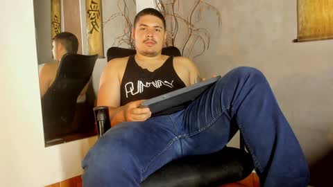 Snapshot of narciso_kh chatting on February 5, 1:22 pm deibyd online show from February 5, 1:22 pm