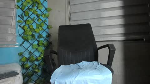 Snapshot of narciso_kh chatting on January 28, 1:27 pm deibyd online show from January 28, 1:27 pm