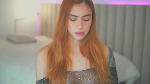 Snapshot of nataly_05 chatting on December 5, 8:17 pm anatalybee online show from December 5, 8:17 pm