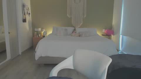 anatalybee online show from November 15, 8:43 pm