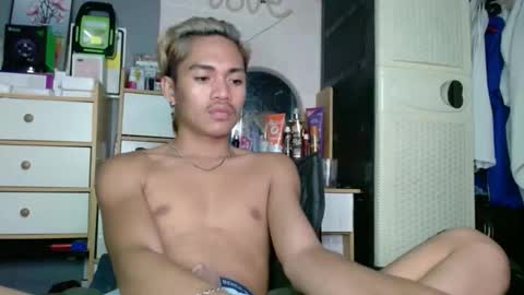MakisigEvah online show from March 23, 9:42 pm
